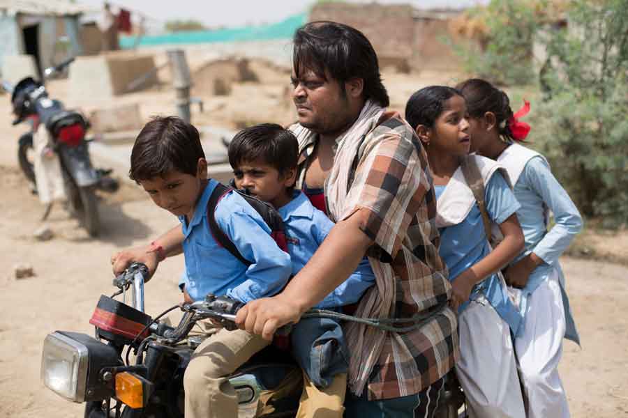 KADVI HAWA (DARK WINDS)