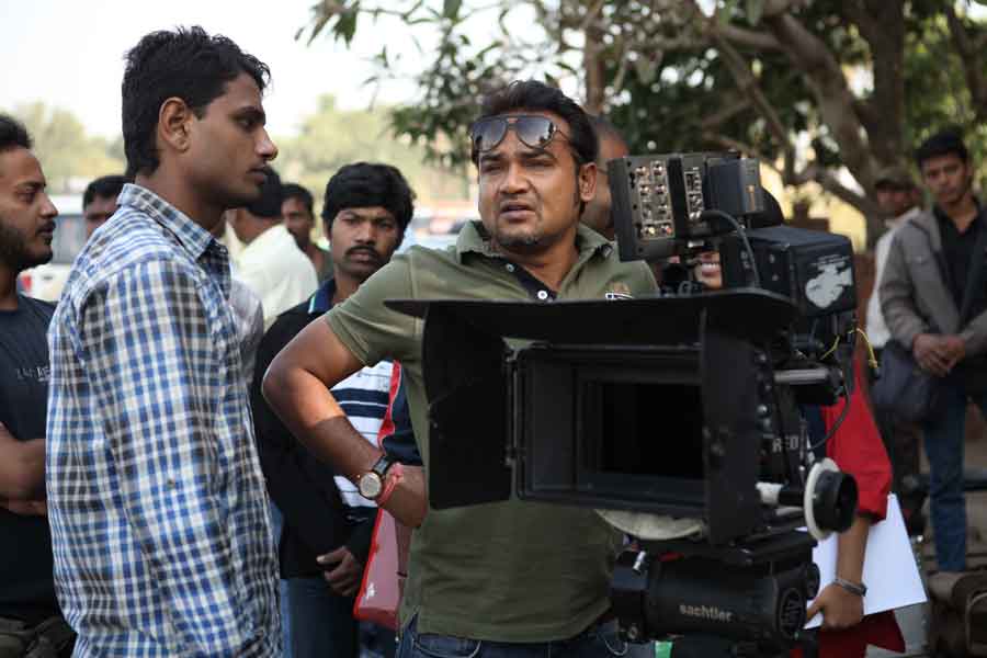 KAUN KITNE PAANI MEIN